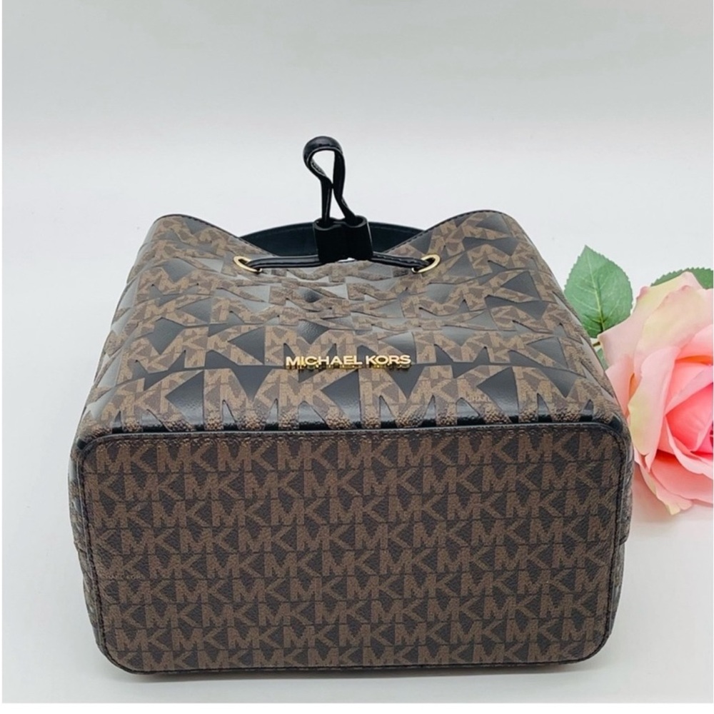 Michael Kors Medium Suri Bucket Messenger Crossbody Satchel - Picture 12 of 15
